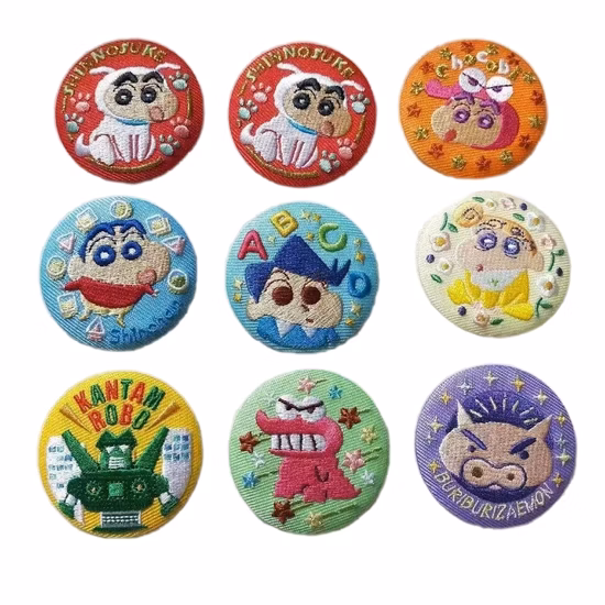 China Maker Personalizado Moda 3D Tecido Etiqueta Acessórios de Vestuário Etiqueta de Nome PVC Uniforme Decorativo Patch Suprimentos Design Bordado Patch